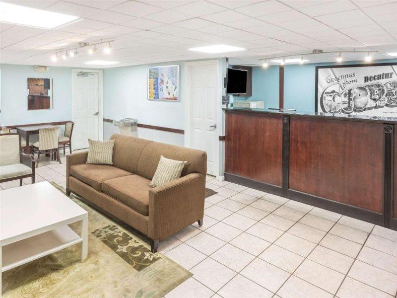 Super 8 By Wyndham Decatur/Lithonia/Atl Area Motel Bagian luar foto
