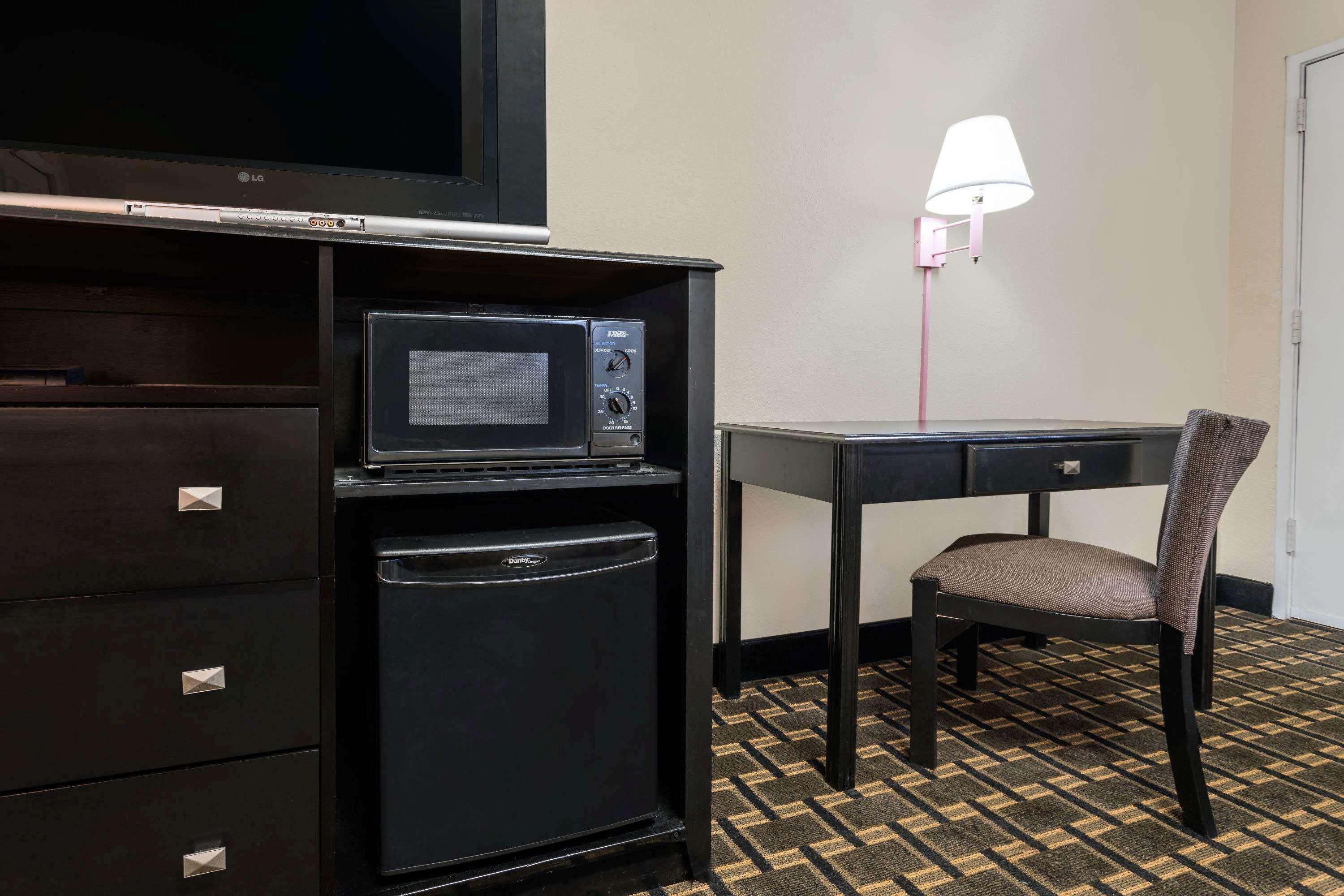 Super 8 By Wyndham Decatur/Lithonia/Atl Area Motel Bagian luar foto