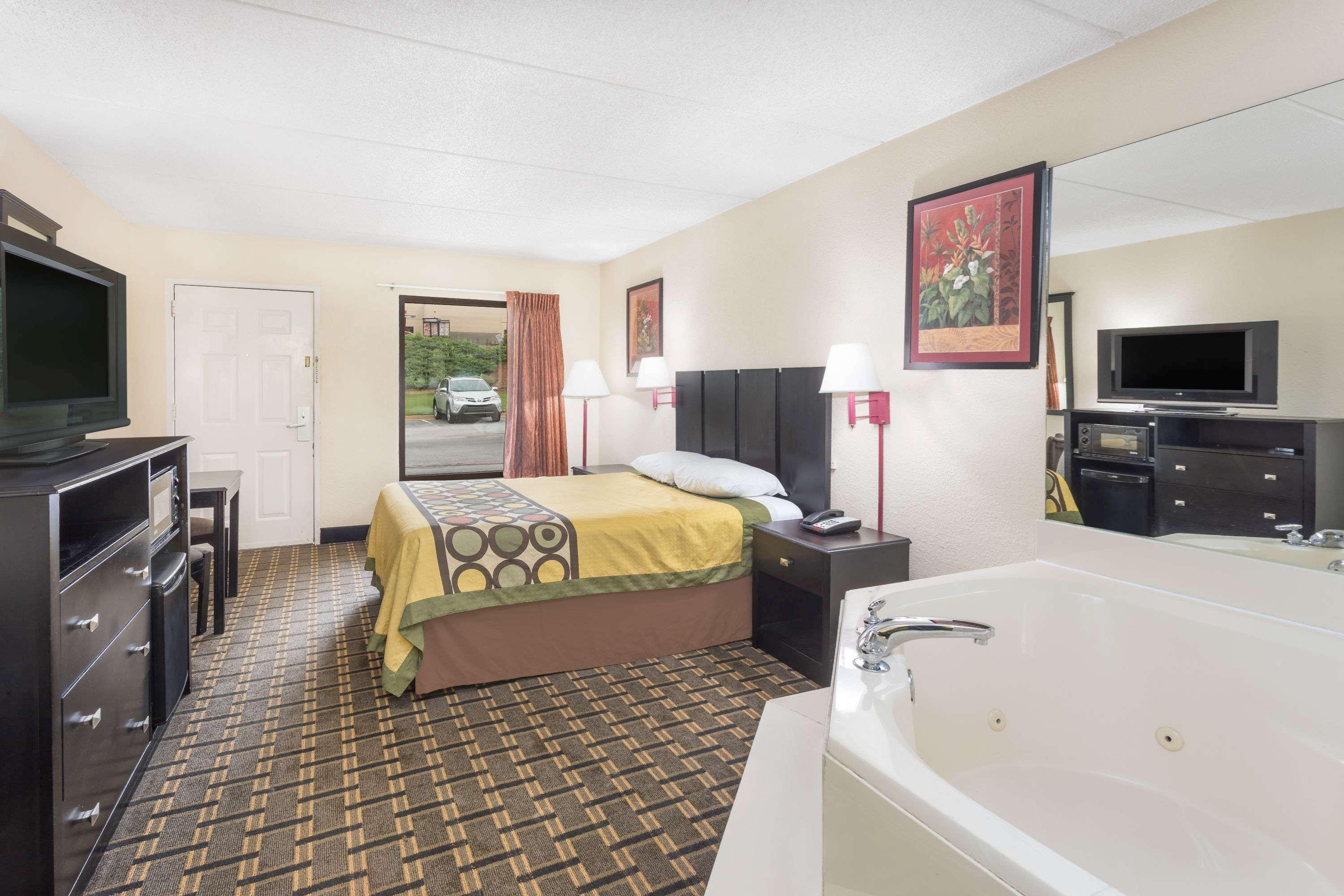 Super 8 By Wyndham Decatur/Lithonia/Atl Area Motel Bagian luar foto