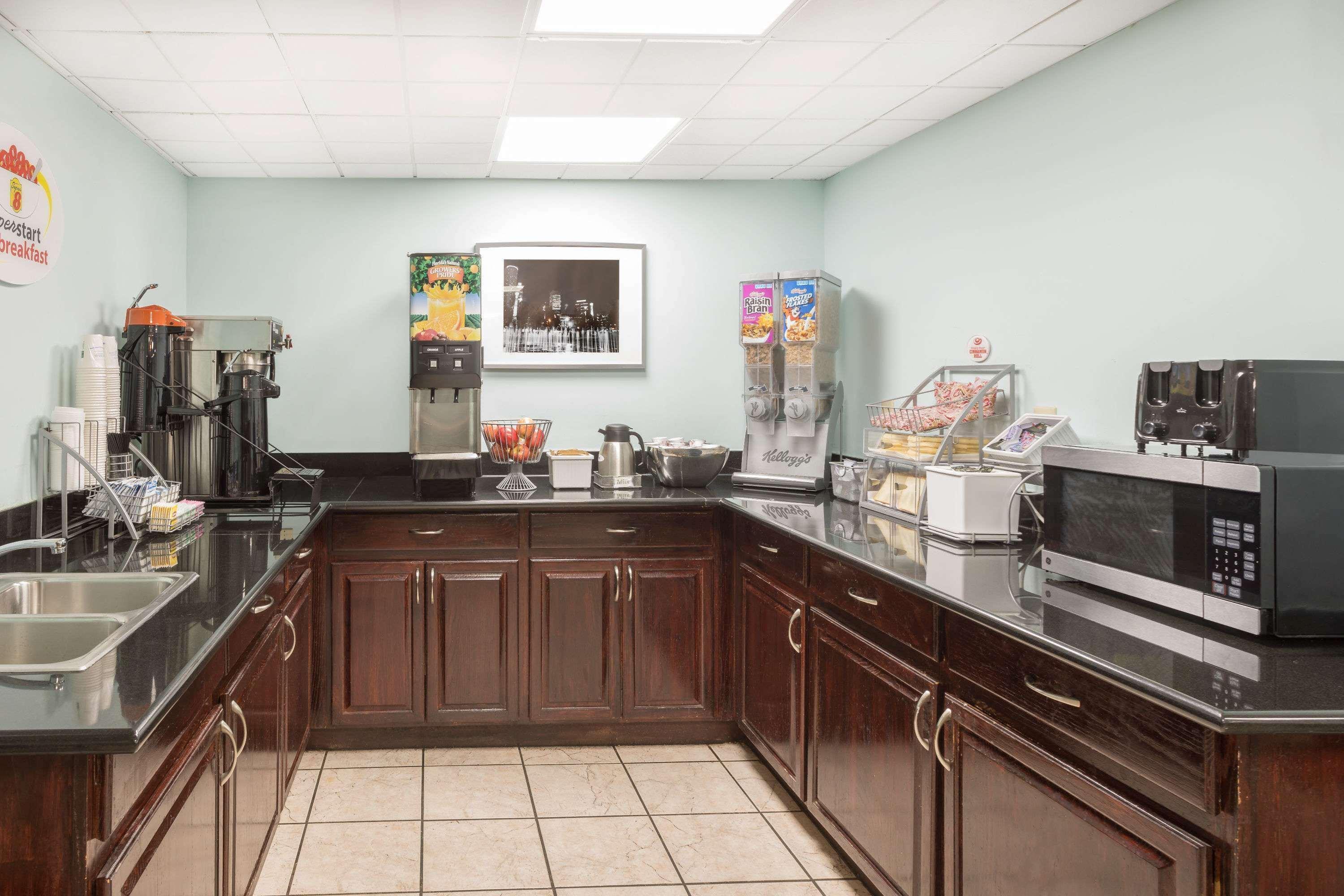 Super 8 By Wyndham Decatur/Lithonia/Atl Area Motel Bagian luar foto